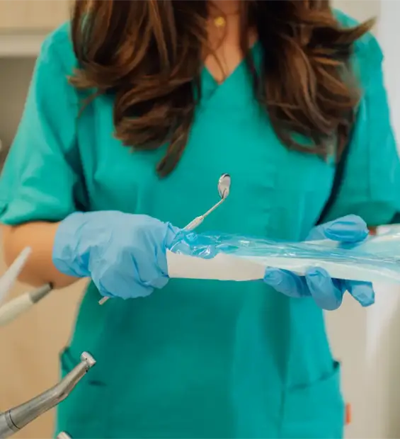 dentist-holding-sterile-dental-instruments-in-clin-2025-12-08-14-16-23-utc